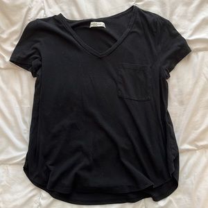 ABERCROMBIE & FITCH BLACK SHORT SLEEVE V-NECK POCKET TEE SHIRT